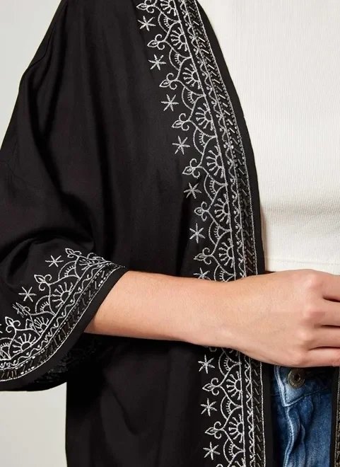 kimono preto com bordado kimono preto com bordado