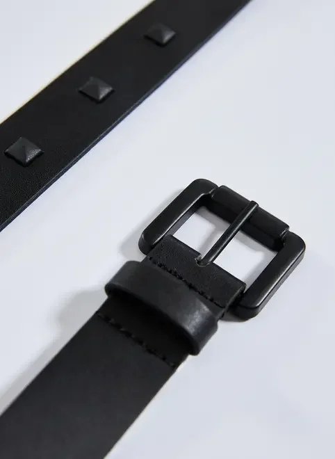 cinto preto com tachas foscas cinto preto com tachas foscas