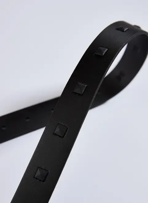 cinto preto com tachas foscas cinto preto com tachas foscas