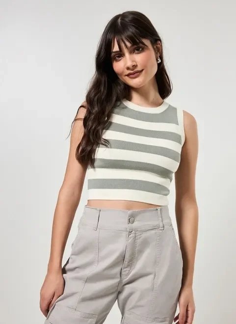 blusa cropped em tricô liso blusa cropped em tricô liso