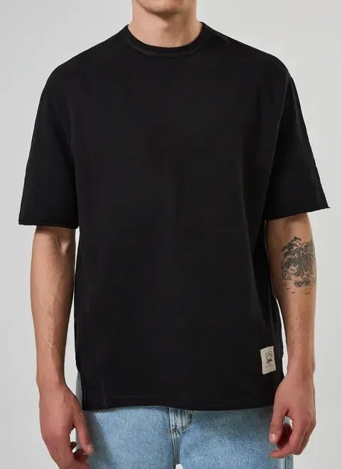 camiseta oversized em moletinho camiseta oversized em moletinho