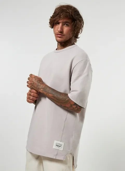 camiseta oversized em moletinho camiseta oversized em moletinho