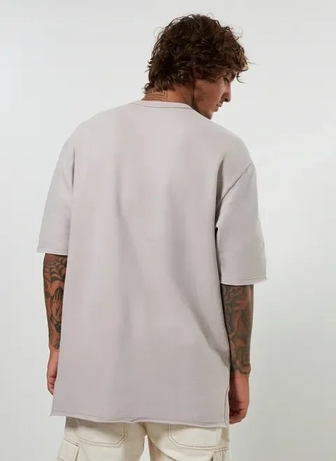 camiseta oversized em moletinho camiseta oversized em moletinho