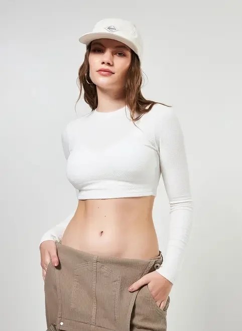 blusa cropped de manga longa malha crepe blusa cropped de manga longa malha crepe