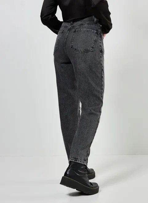 calça mom jeans preta com rasgo calça mom jeans preta com rasgo