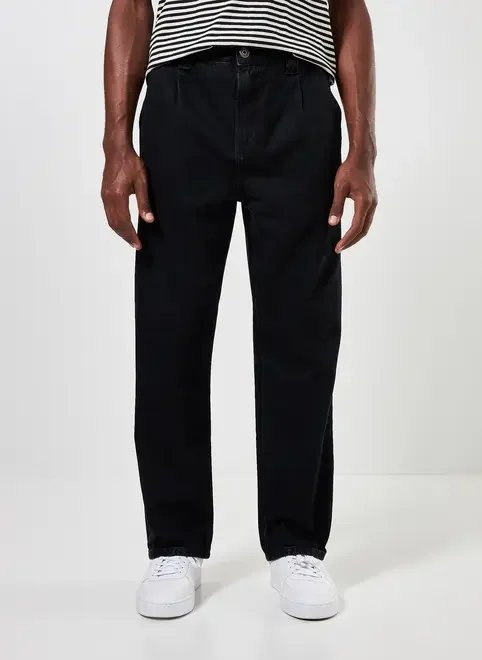 calça jeans preta reta com pregas calça jeans preta reta com pregas