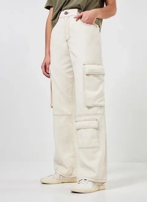 calça wide leg cargo em sarja clara calça wide leg cargo em sarja clara