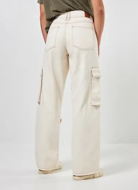 calça wide leg cargo em sarja clara calça wide leg cargo em sarja clara