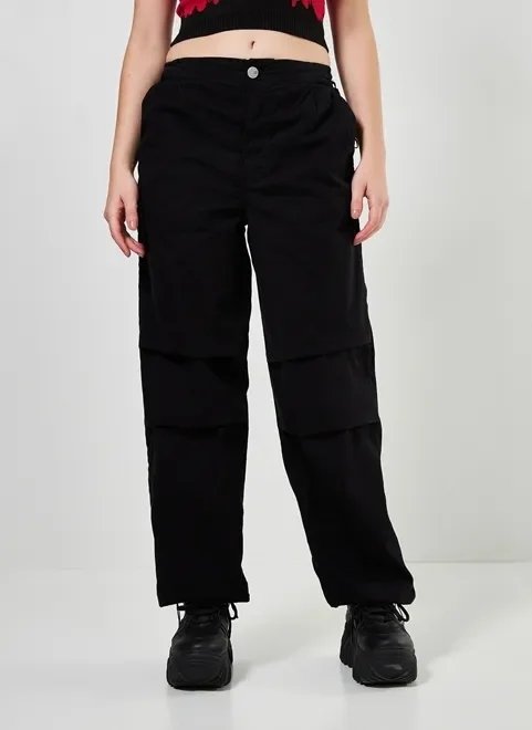 calça parachute em sarja preta calça parachute em sarja preta