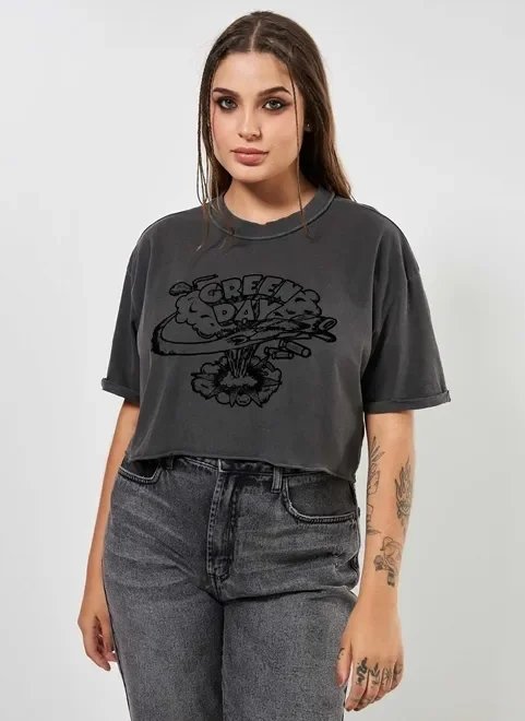 camiseta cropped estonada green day camiseta cropped estonada green day