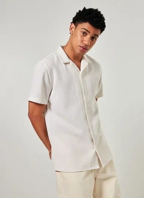 camisa manga curta com textura rústica camisa manga curta com textura rústica