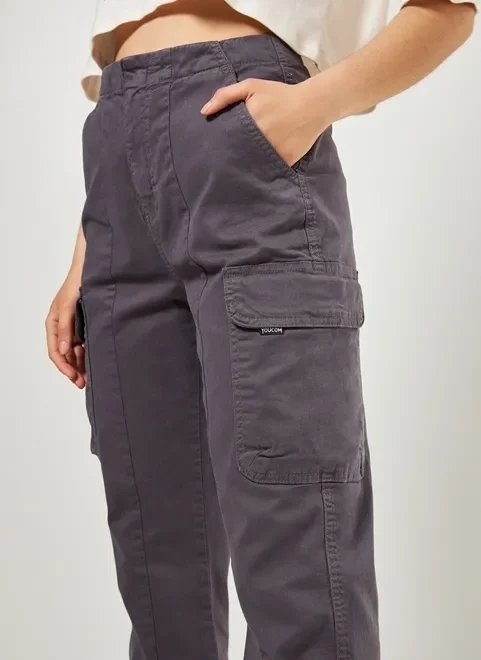 calça em sarja cinza cargo calça em sarja cinza cargo