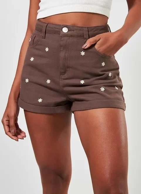 short mom em sarja marrom margaridas short mom em sarja marrom margaridas