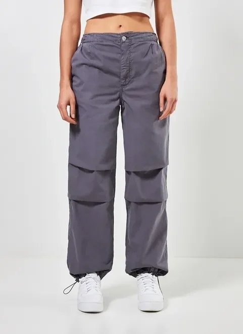 calça parachute em sarja cinza calça parachute em sarja cinza