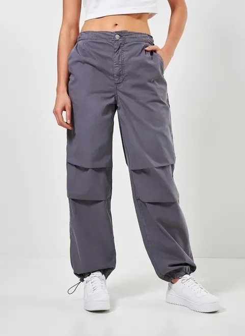 calça parachute em sarja cinza calça parachute em sarja cinza