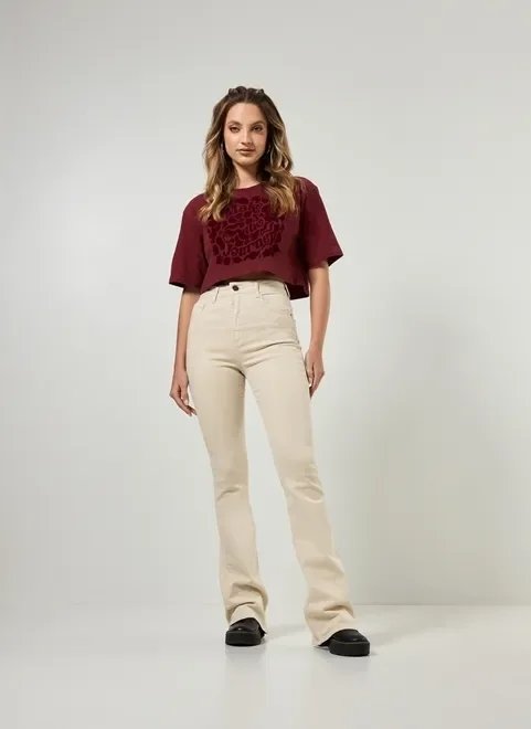 calça flare em sarja gelo calça flare em sarja gelo