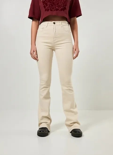 calça flare em sarja gelo calça flare em sarja gelo