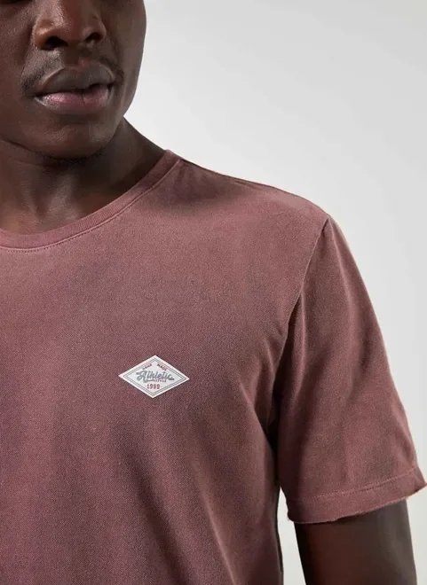 camiseta texturizada estonada com etiqueta camiseta texturizada estonada com etiqueta