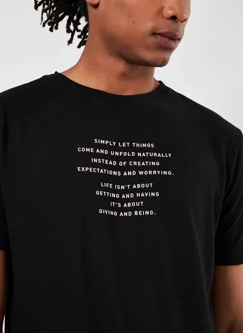 camiseta preta com escrito camiseta preta com escrito