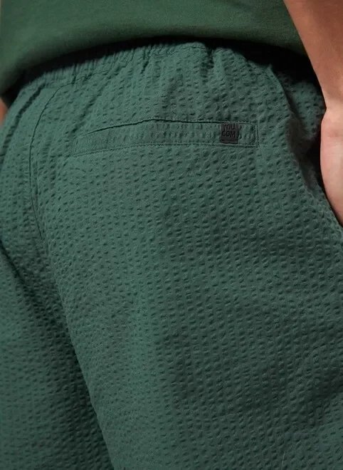 bermuda em tecido texturizado bermuda em tecido texturizado