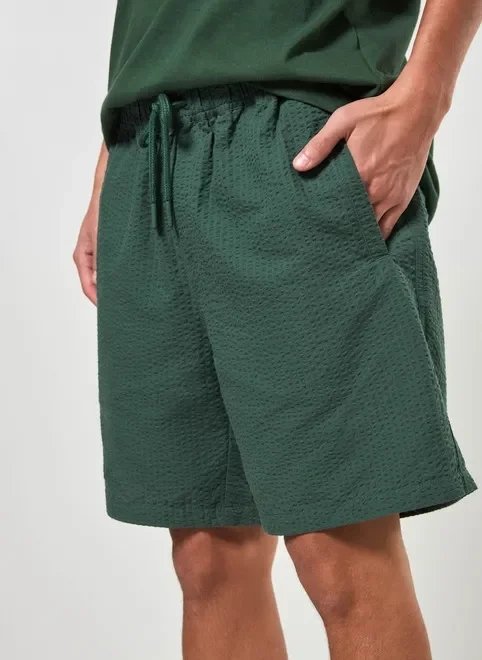 bermuda em tecido texturizado bermuda em tecido texturizado