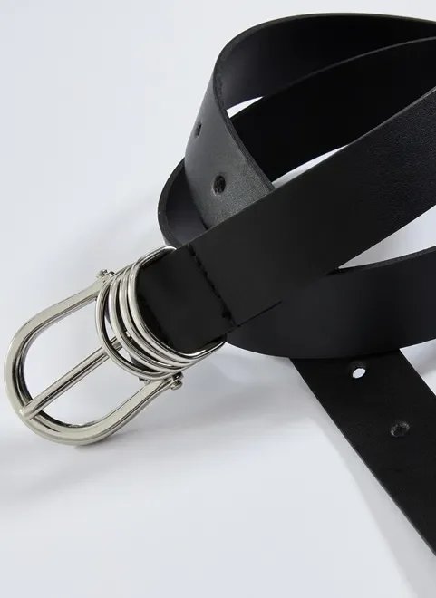 cinto preto com passantes prateados cinto preto com passantes prateados