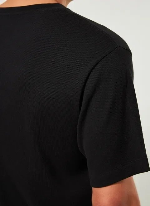 camiseta em malha canelada de ribana camiseta em malha canelada de ribana