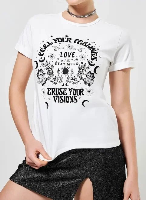 camiseta com estampa mística aveludada camiseta com estampa mística aveludada