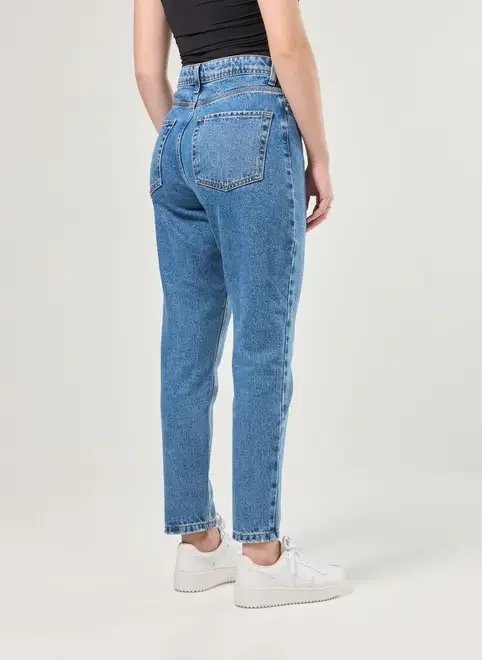 calça mom jeans de cintura alta calça mom jeans de cintura alta