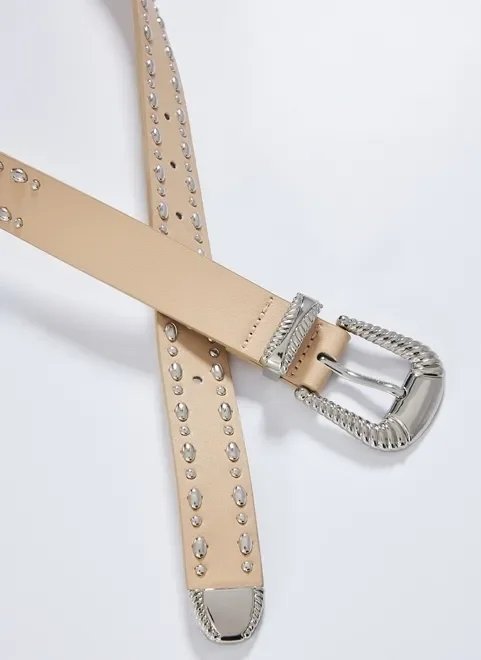 cinto com tachas e fivela prateada cinto com tachas e fivela prateada