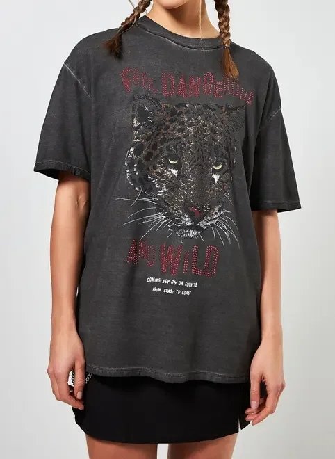 camiseta oversized estonada onça camiseta oversized estonada onça