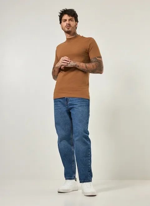 camiseta manga curta com gola alta camiseta manga curta com gola alta