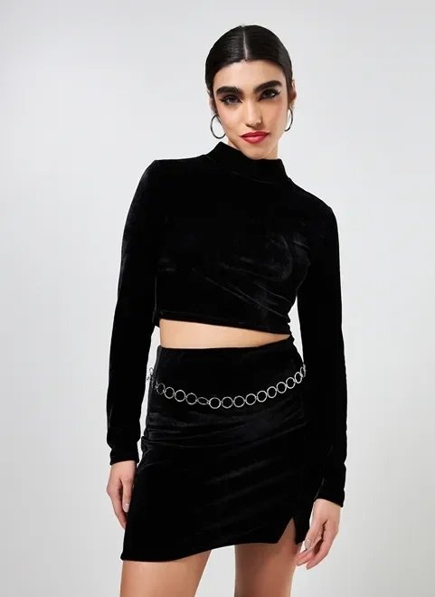 blusa cropped de veludo com golinha blusa cropped de veludo com golinha