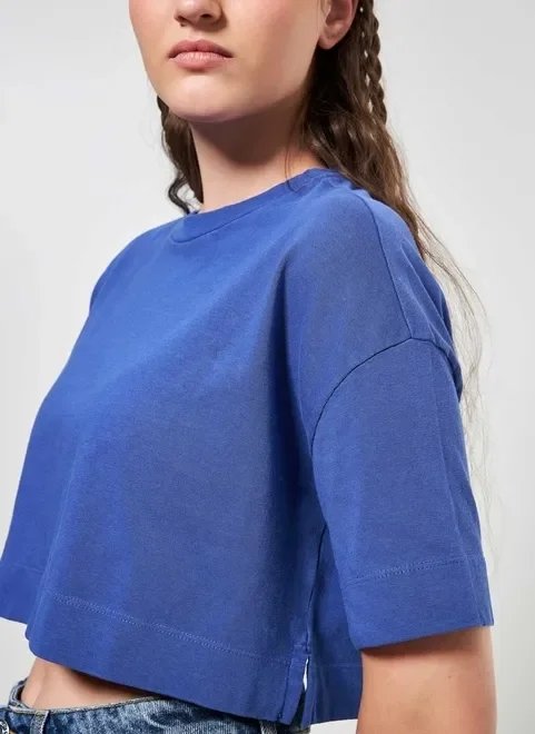 camiseta cropped em malhão camiseta cropped em malhão