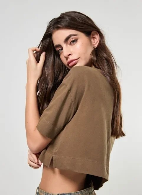 camiseta cropped em malhão camiseta cropped em malhão