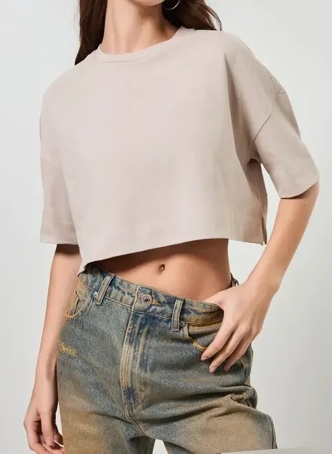 camiseta cropped em malhão camiseta cropped em malhão