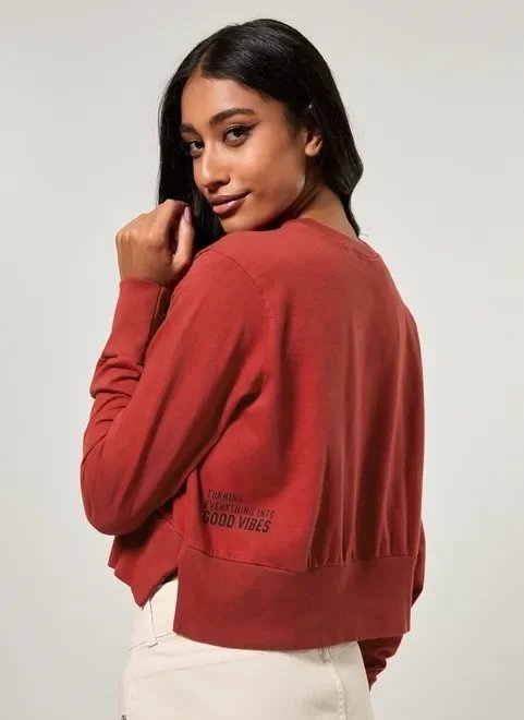 moletom leve vermelho com escrito moletom leve vermelho com escrito