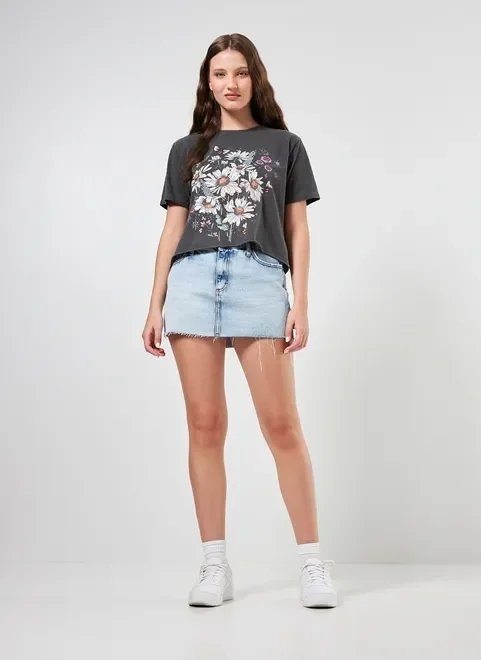 camiseta preta estonada flores camiseta preta estonada flores