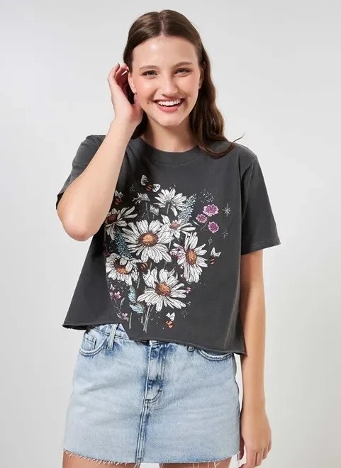 camiseta preta estonada flores camiseta preta estonada flores