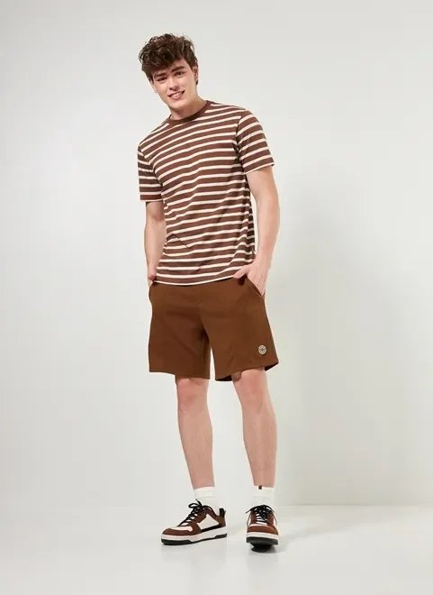 camiseta listrada marrom e off-white camiseta listrada marrom e off-white