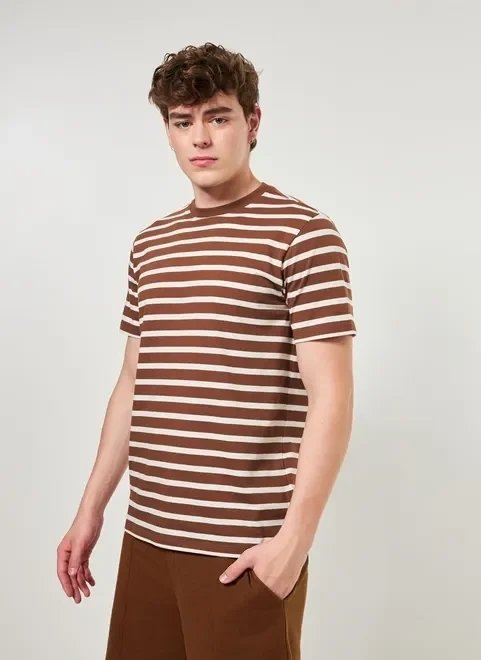 camiseta listrada marrom e off-white camiseta listrada marrom e off-white