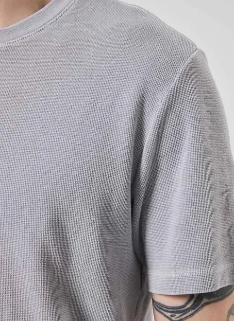 camiseta manga curta estonada com textura camiseta manga curta estonada com textura