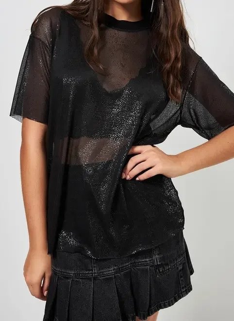 camiseta oversized em tule com brilho camiseta oversized em tule com brilho