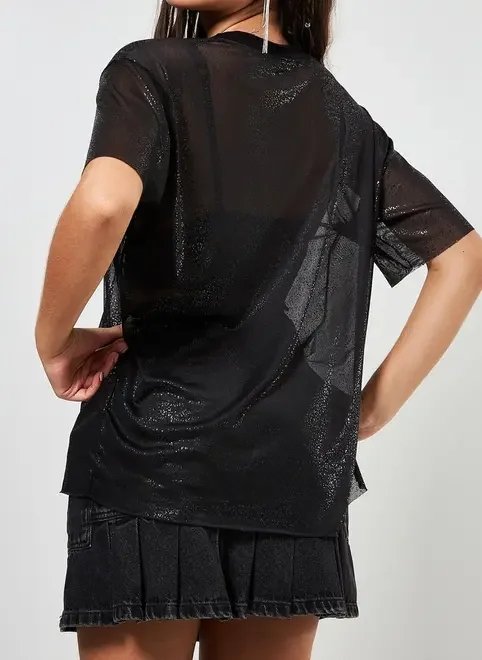 camiseta oversized em tule com brilho camiseta oversized em tule com brilho