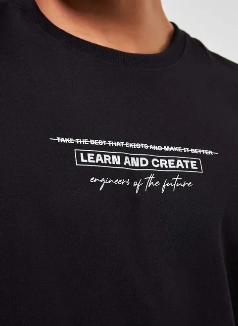 camiseta preta com escrito branco camiseta preta com escrito branco