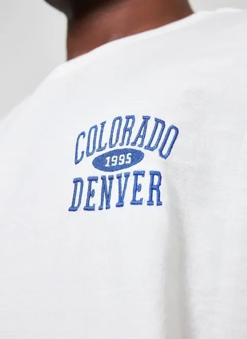 camiseta off-white com bordado denver camiseta off-white com bordado denver
