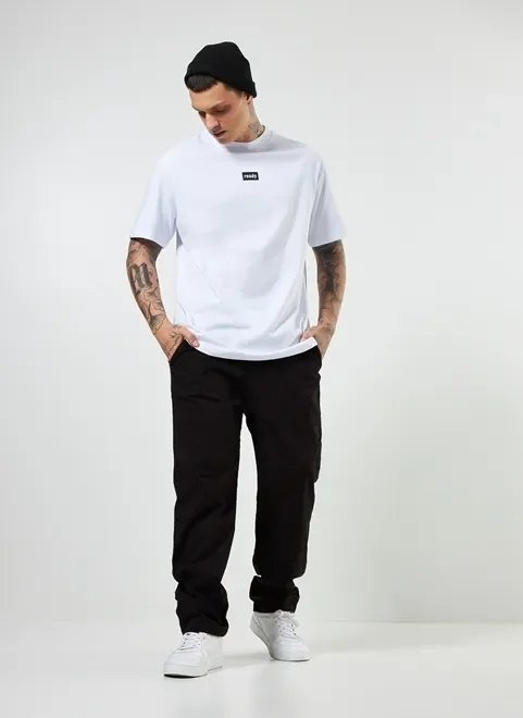 camiseta box branca com escrito camiseta box branca com escrito