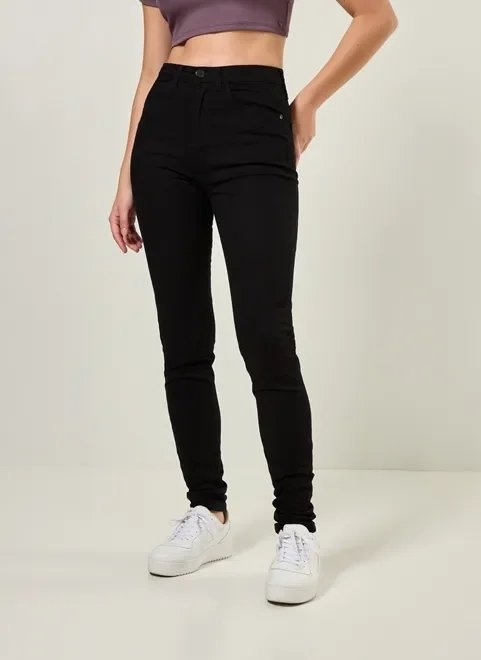 calça skinny em sarja preta calça skinny em sarja preta