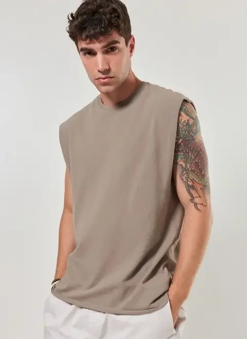 regata em malha cortada a fio regata em malha cortada a fio