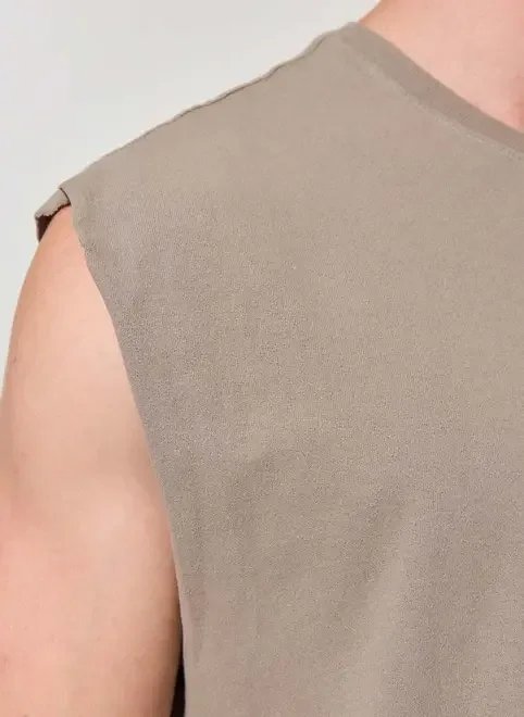 regata em malha cortada a fio regata em malha cortada a fio